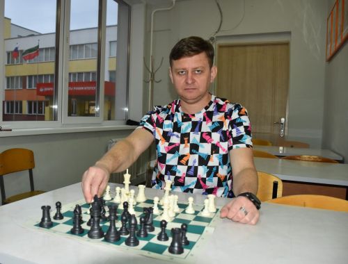 Самат Латыйпов: «Әкият сөйләп шахматка өйрәтәм»