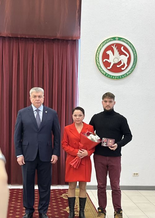 Чаллы мэры хәрбиләрнең гаиләләренә «Батырлык» ордены тапшырды