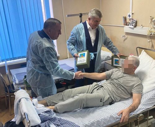 Чаллы мэры хастаханәдә дәваланучы хәрбиләр янында булып кайтты