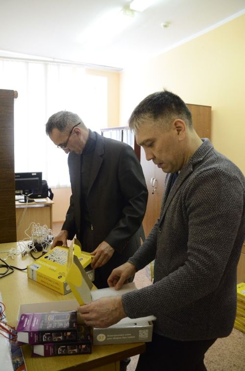 Чаллыдан ирле-хатынлы эшмәкәрләр студентларга зур бүләк ясады