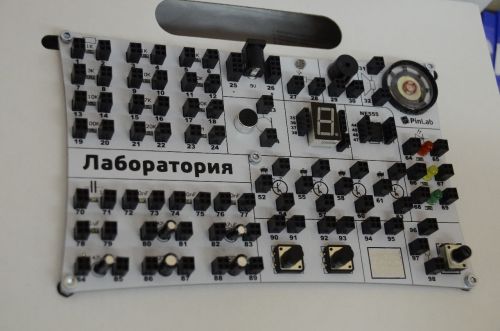 Чаллыдан ирле-хатынлы эшмәкәрләр студентларга зур бүләк ясады