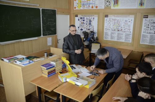 Чаллыдан ирле-хатынлы эшмәкәрләр студентларга зур бүләк ясады