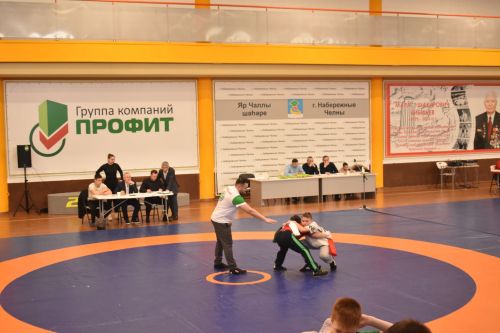 Яшүсмерләр бил алышты