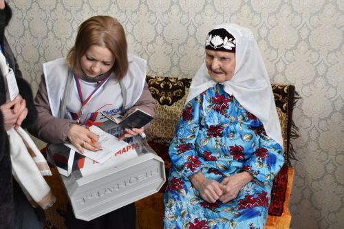 Чаллыда 100 яшьлек әби сайлауларда үз тавышын бирде