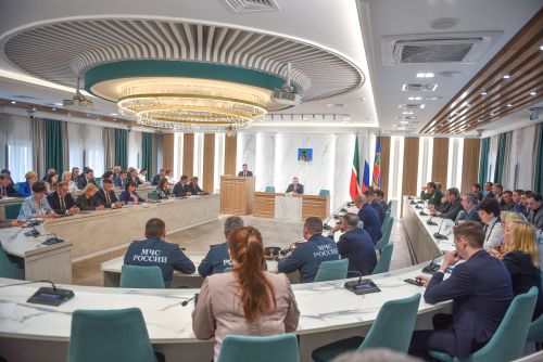 Чаллы мэры дүшәмбе киңәшмәсен элекке форматта үткәрә башлады