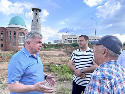 Чаллы мэры  Наил Мәһдиев Җәмигъ мәчете төзелешен карады
