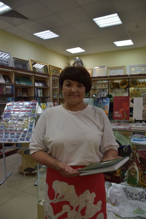 Алсу Рәхмәтуллина: «Татар китабы сатып кем баеган?»