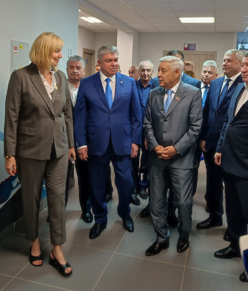 Фәрит Мөхәммәтшин Чаллыда ремонт ясалган спорт мәктәбен карады