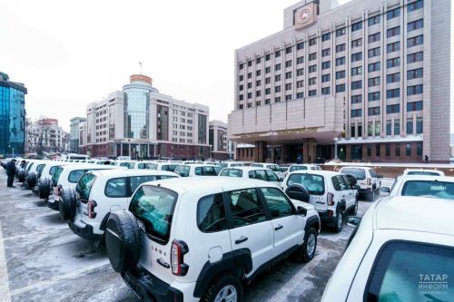 Рөстәм Миңнеханов муниципалитетларга 100 машина тапшырды