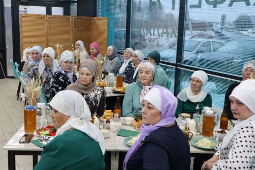 «Айрат кулымда үлде, үзем күзен йомдырдым»