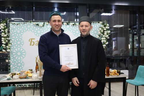 «Айрат кулымда үлде, үзем күзен йомдырдым»