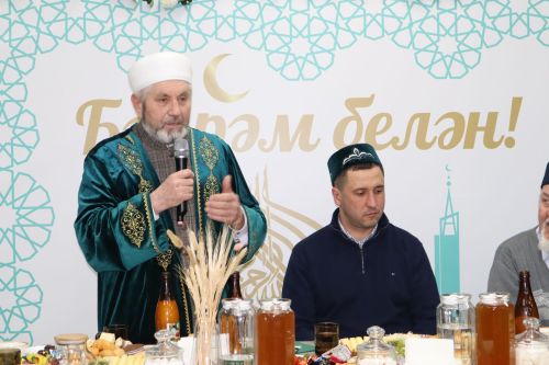 «Айрат кулымда үлде, үзем күзен йомдырдым»