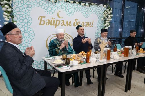 «Айрат кулымда үлде, үзем күзен йомдырдым»