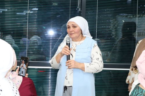 «Айрат кулымда үлде, үзем күзен йомдырдым»