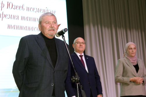 Чаллыда Илдар Юзеев исемендәге премия лауреатларын бүләкләделәр
