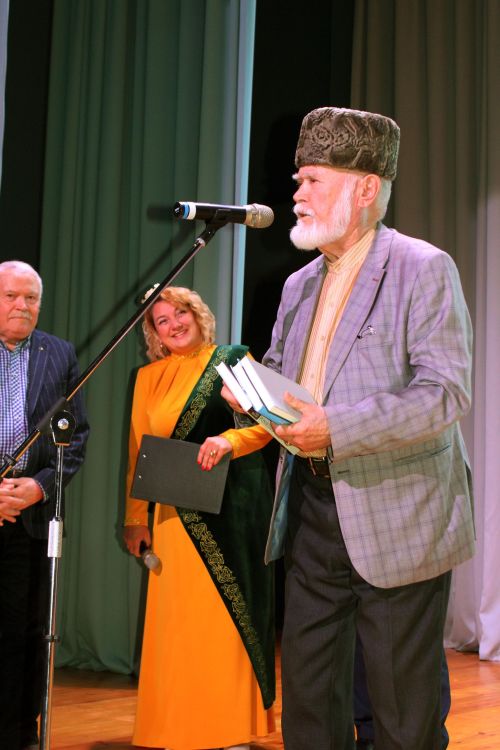 Чаллыда Илдар Юзеев исемендәге премия лауреатларын бүләкләделәр
