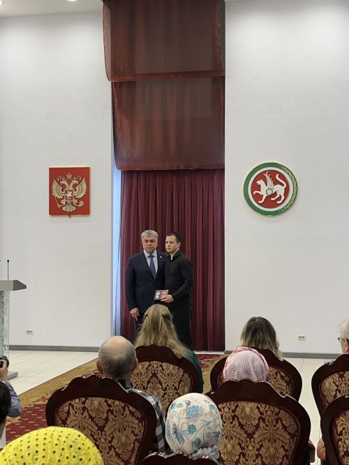 Чаллыда һәлак булган хәрбиләрнең якыннарына Дәүләт бүләкләре тапшырылды