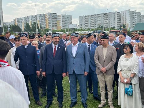 Чаллы Сабан туенда Алексей Песошин утын ярып күрсәтте