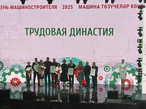 Рөстәм Миңнеханов машина төзүчеләрне котлады