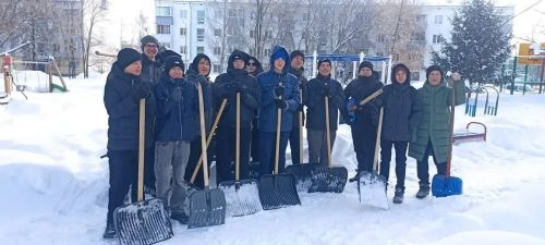 Чаллы укучылары Муса Җәлил скверын тәртипкә китерде