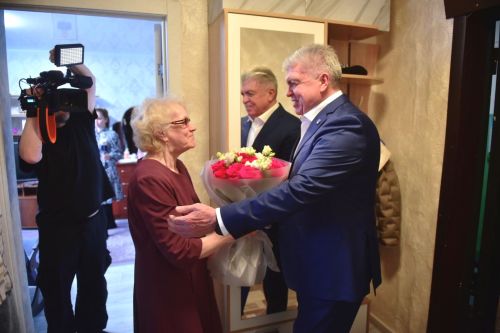 Чаллы мэры Россия Герое Сергей Чебневның әнисен котлады