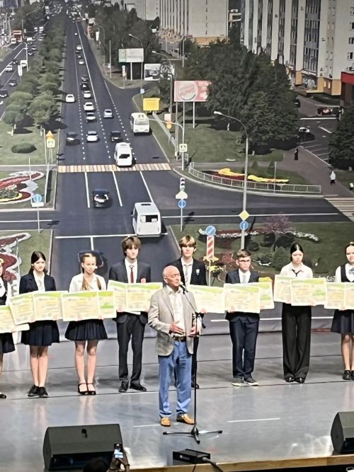 Укучыларга 25шәр мең сум акча тапшырдылар. ФОТОРЕПОРТАЖ