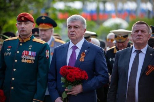 Чаллы мэры Мәскәүдә Мәңгелек утка чәчәкләр салды