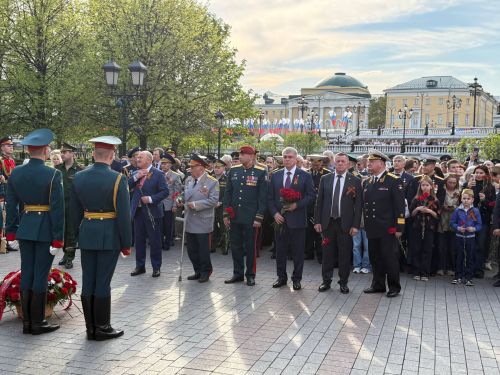 Чаллы мэры Мәскәүдә Мәңгелек утка чәчәкләр салды