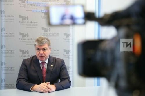 Чаллы мэры Җиңү бәйрәме белән котлады