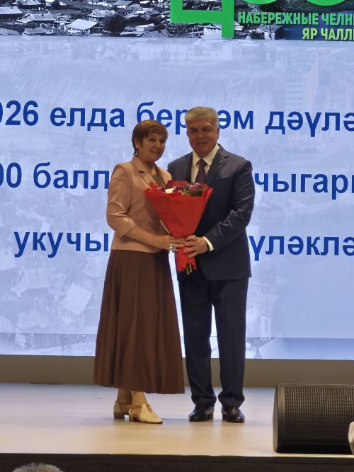 БДИдан 100 балл җыючыларны шәһәр мэры Наил Мәһдиев котлады (ФОТОРЕПОРТАЖ)