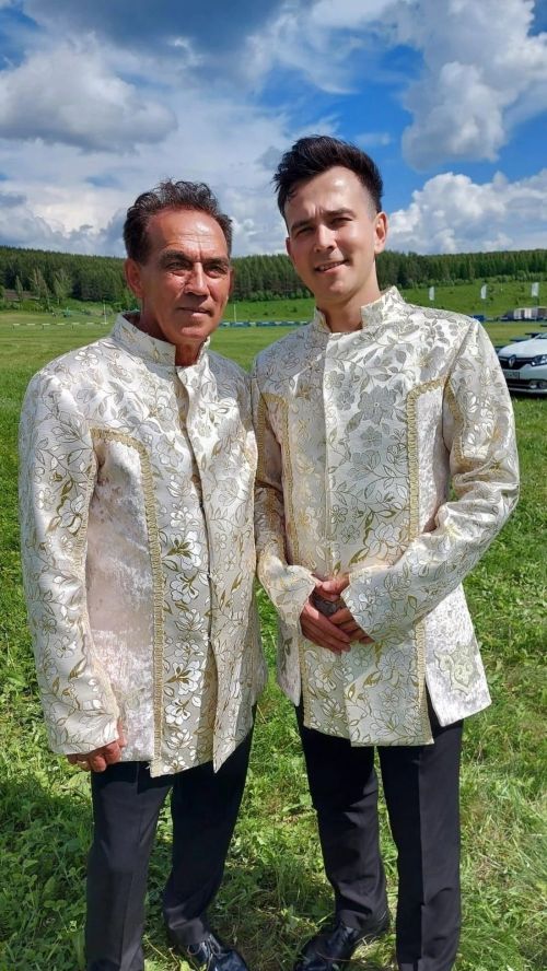 Җырчы Ринат Хәмәдиев: «Тамашачыларга матур бүләк әзерлибез»
