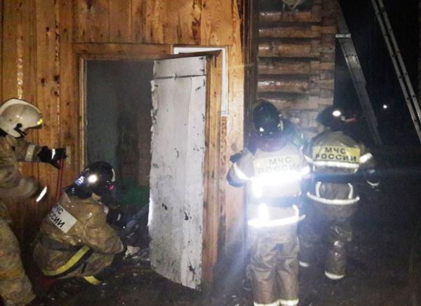 Пожар в Боровецком лесу: на базе отдыха «Оазис» загорелся дом