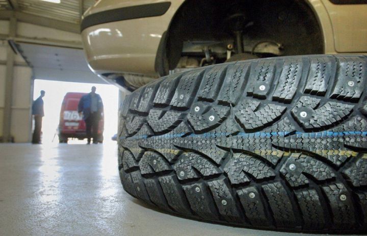 Госавтоинспекция призывает водителей не торопиться менять зимние шины на летние