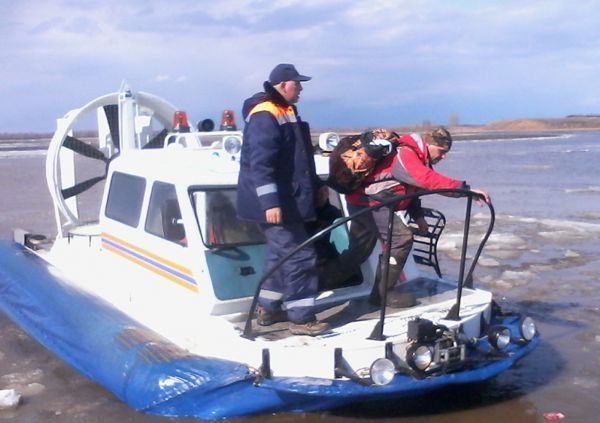 На реке Ик в Менезлинском районе спасли двух рыбаков от попадания в полынью