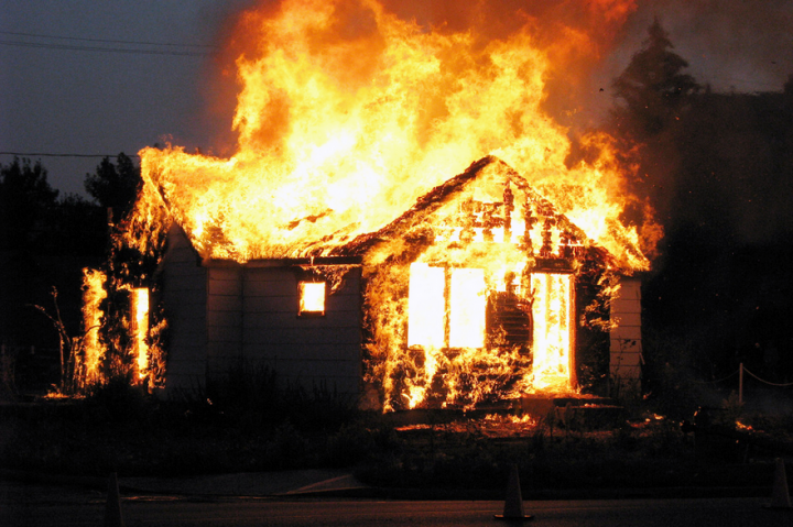 В Челнах сгорел дом, который снимали братья-гастарбайтеры