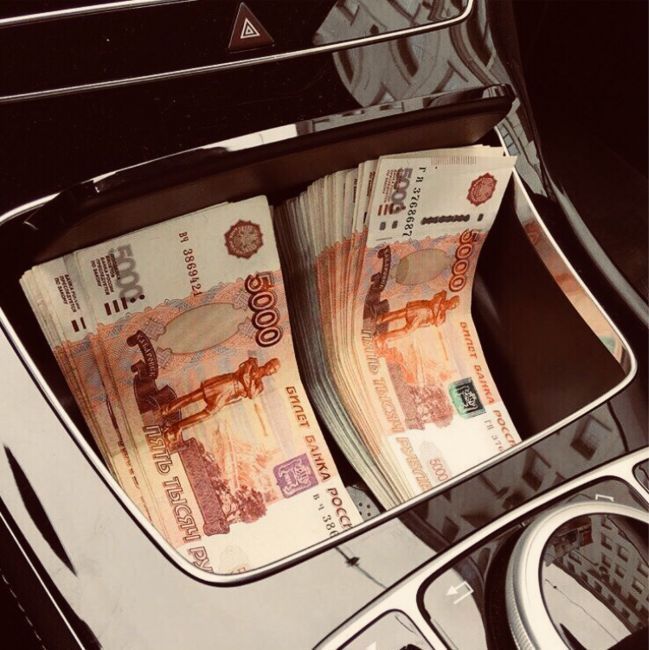 В Челнах из автомобиля Lexus украли золото и миллион рублей