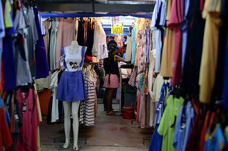 Полиция Челнов изъяла на рынке панамы с изображением конопли