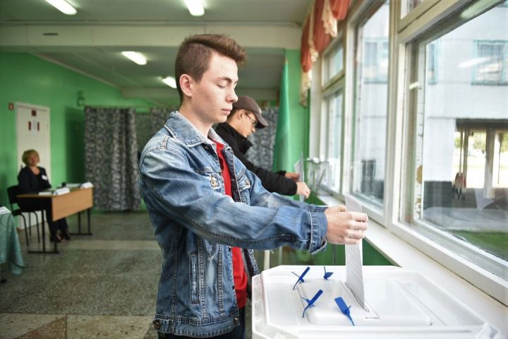 Шәһәребезнең күренекле кешеләре сайлауларда тавыш бирделәр