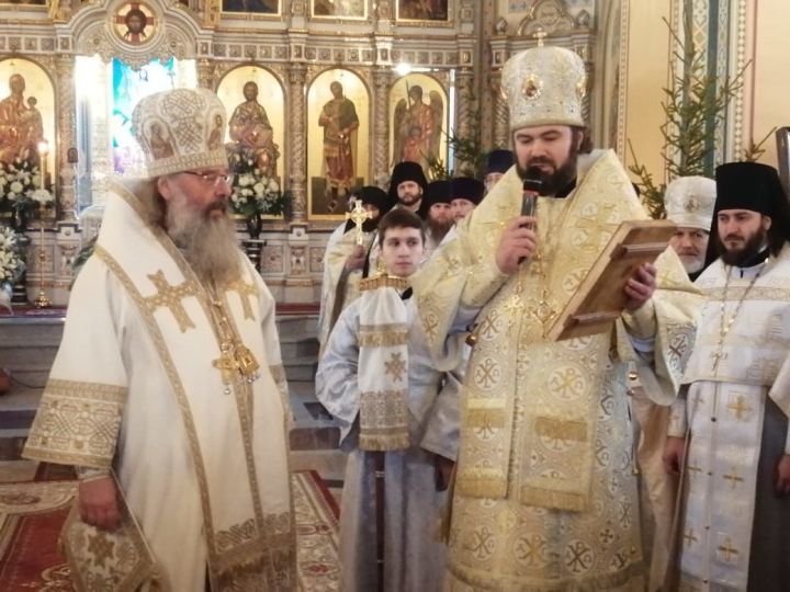 Казан һәм Татарстан митрополиты Кирилл Әлмәт шәһәренә эш визиты белән килгән