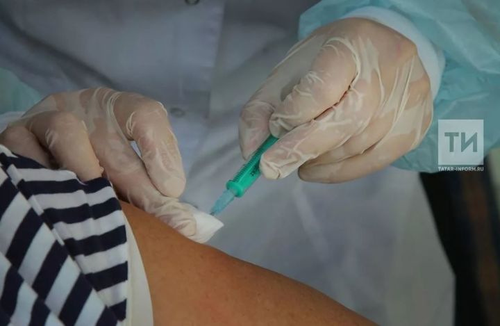 Вакцинациягә — ясалма кул белән
