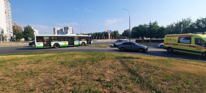 Чаллыда “ЛИАЗ” автобусы белән юл-транспорт һәлакате теркәлде: 4 яшьлек бала зыян күрде