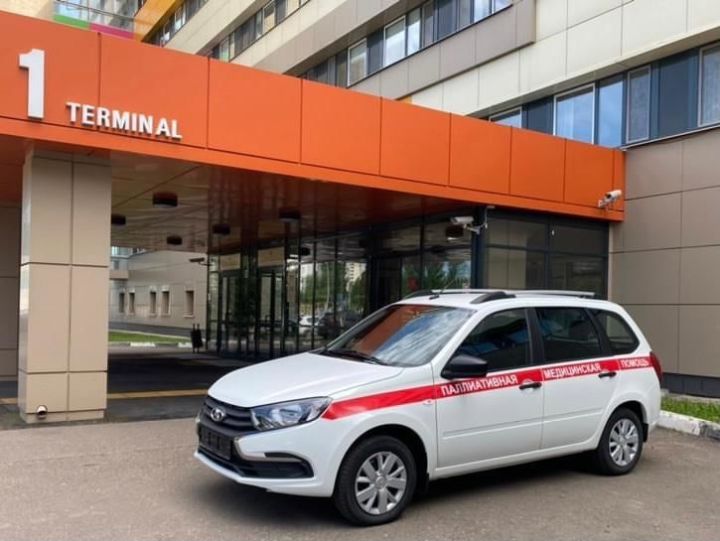 Кама балалар медицина үзәгенә яңа «Лада Гранта» автомобиле тапшырылды