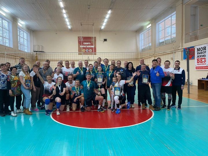 Чаллылылар волейбол буенча 50+ ветераннар арасында Бөтенроссия турнирында җиңде