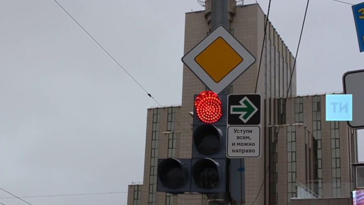 "Университет" тукталышында яңа төрле светофор барлыкка килде