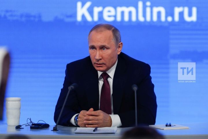 Владимир Путин яңа кредит каникуллары турындагы законны имзалады