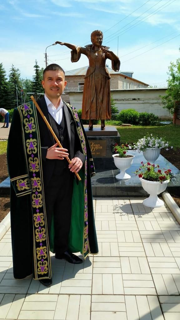 Тәтешле егете Хәния Фәрхинең исемен мәңгеләштергән