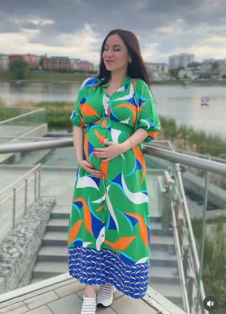 Тагын бер җырчы әни булган