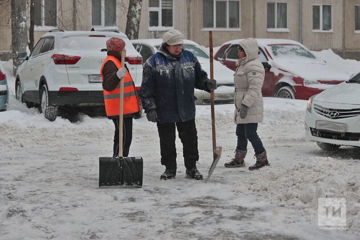 Чаллыда кемнәр кар җыештырмый?