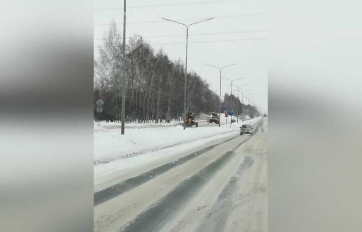 «КАМАЗ» ГАҖ урамнарны кардан чистарта