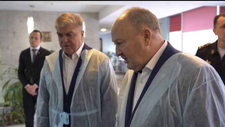 Чаллы мэры яраланган хәрбиләр  белән очрашты